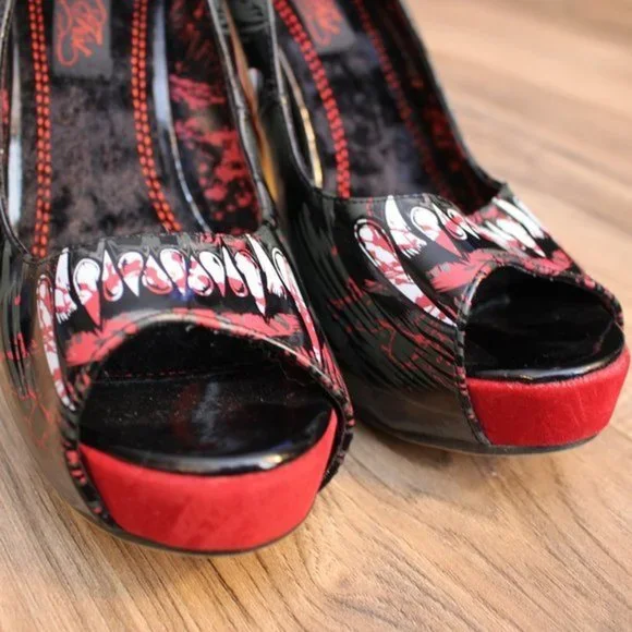 VNTG Iron Fist Wolf Beater Platform Heels - Picture 4 of 11